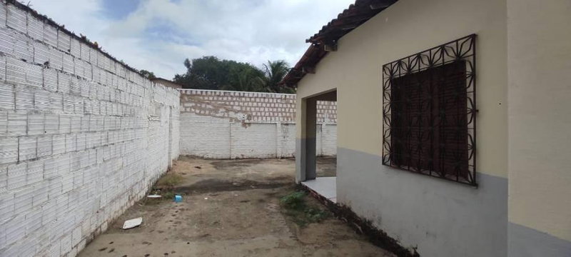 Casa Desocupada com 2 Quartos e 86m² em Fortaleza