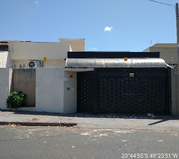 Casa com 2 Quartos e 2 Vagas na Garagem em São José do Rio Preto