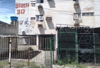 Apartamento 201 no Edifício Barra do Sol com 3 quartos e varanda