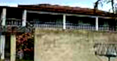 Casa padrão com 6 quartos, 5 banheiros, 1 vaga, área construída 628m²