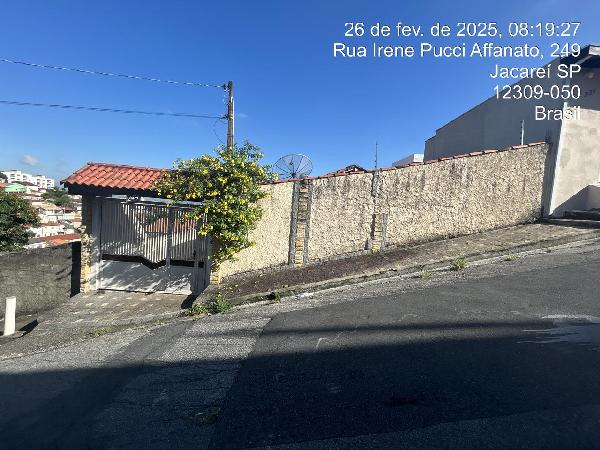 Casa com 2 quartos, banheiro, sala, cozinha e área de serviço, 172.97m² construída