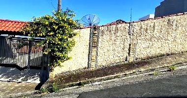 Casa com 2 quartos, banheiro, sala, cozinha e área de serviço, 172.97m² construída