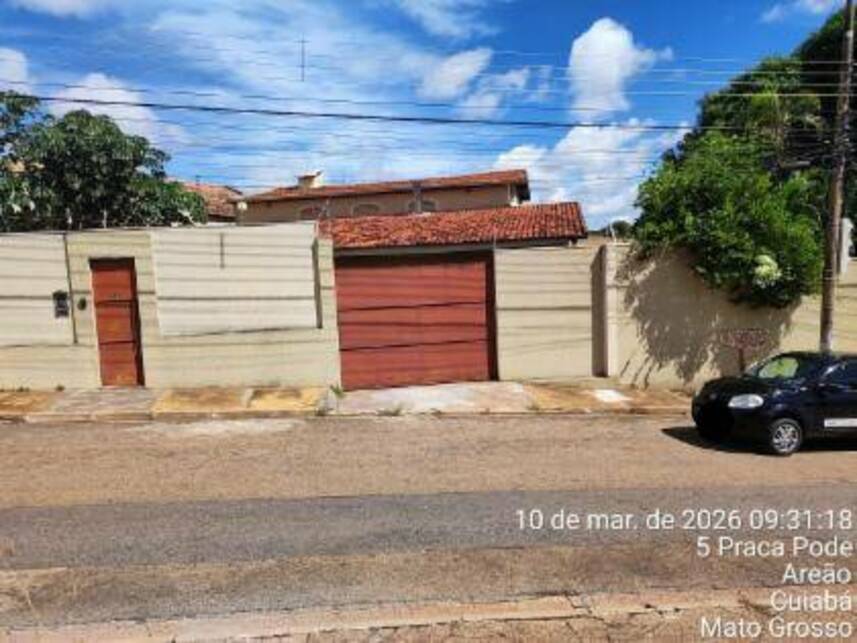 Casa com 3 quartos, 1 vaga de garagem, 338m² construídos, ocupada