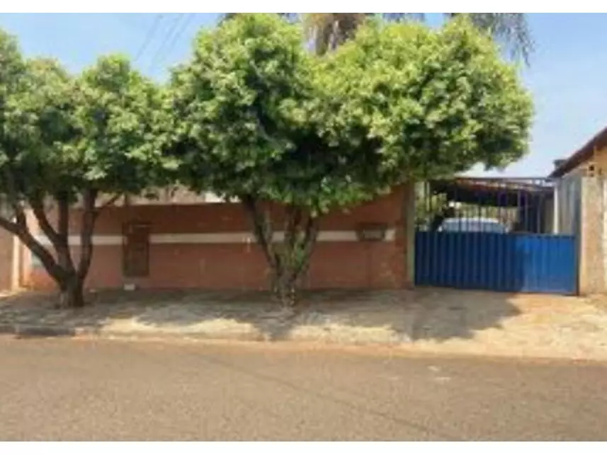 Casa em leilão com 3 quartos e 2 banheiros em Ituiutaba/MG