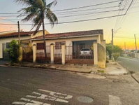 Casa com 2 quartos, 1 banheiro, 1 vaga de garagem, 108,23 m² construídos, ocupada