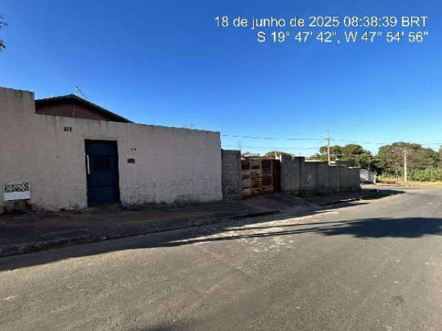 Casa com 38,35m² e terreno de 392,6m² em Uberaba/MG