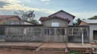 Casa residencial com 2 pavimentos, 5 quartos e 3 banheiros