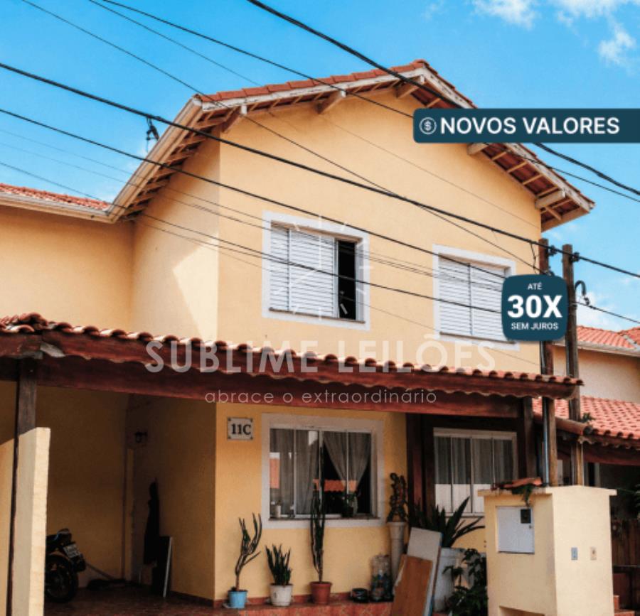 Sobrado com 2 dormitórios e 54m² em condomínio fechado