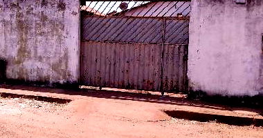 Casa com 2 quartos, 1 banheiro, 63,26m² construída, desocupada