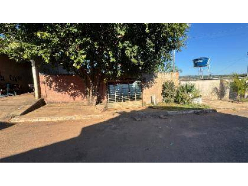 Casa ocupada com 1 vaga e 144 m² construídos