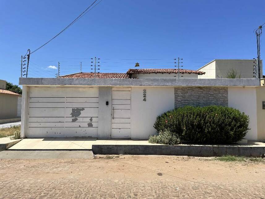 Casa com 2 quartos, 1 banheiro e 1 vaga de garagem