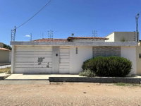 Casa com 2 quartos, 1 banheiro e 1 vaga de garagem