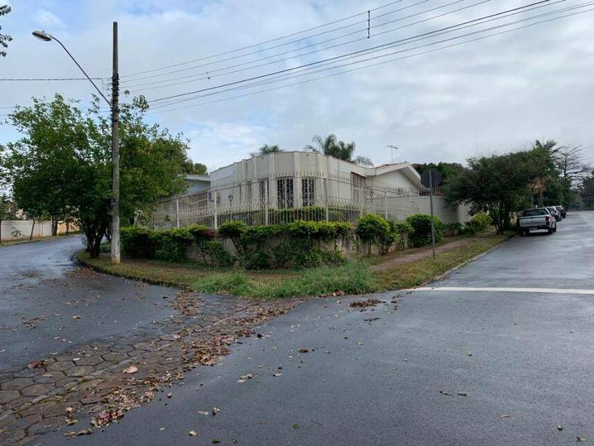 Casa Ocupada com Piscina e Varanda em Ribeirão Preto