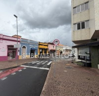 Terreno com benfeitorias e prédio residencial/comercial