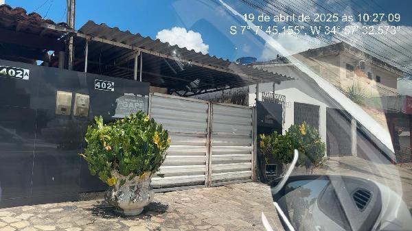 Casa com 2 quartos e 1 vaga em Santa Rita/PB