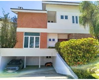 Casa em Condomínio com 416 m² de Área Construída