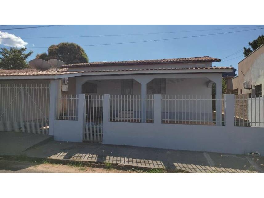 Casa Ocupada em Cohab Santo Antônio com 298m² de Terreno
