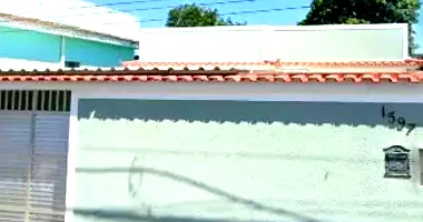 Casa ocupada com 143,91m² construída e terreno de 500m²