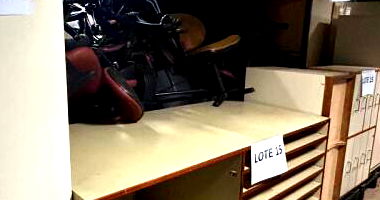 Lote Diversificado com Móveis e Equipamentos