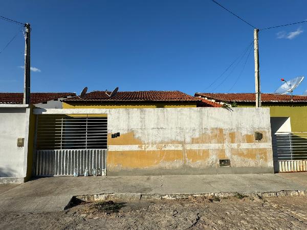 Casa com 2 quartos, 2 banheiros, 1 vaga e 84m² construída