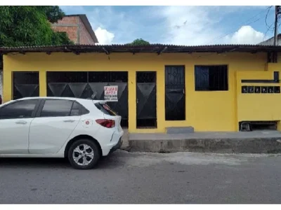 Casa ocupada com 337,31m² construídos