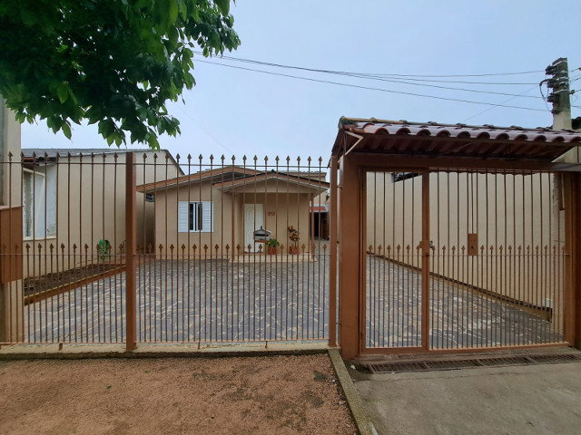 Casa com 60m² e prédio com 158m² em terreno de 330m²