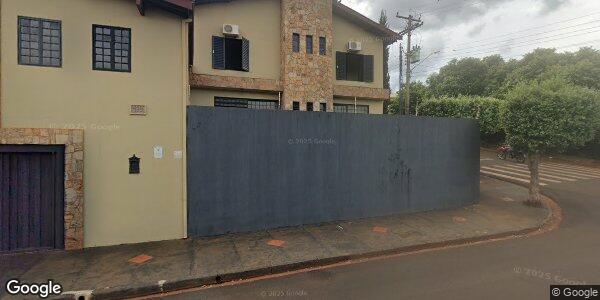 Casa com piscina e área de lazer em Morro Agudo/SP