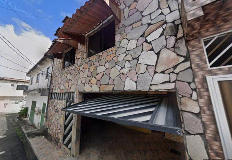 Casa com 208m², 3 quartos, 2 banheiros, ocupada