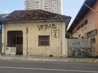 Casa com 2 quartos e 2 banheiros, desocupada, 328,44m² construídos