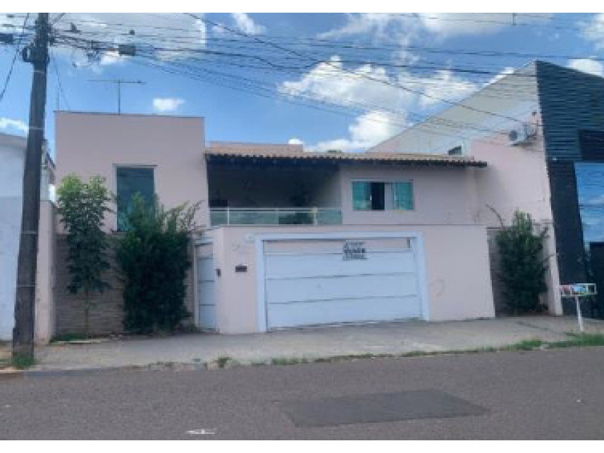 Casa ocupada com 306,06m² em terreno de 420m²