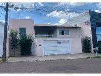 Casa ocupada com 306,06m² em terreno de 420m²