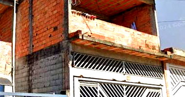 Sobrado com 3 quartos, 2 banheiros e 2 vagas, 300m² construídos