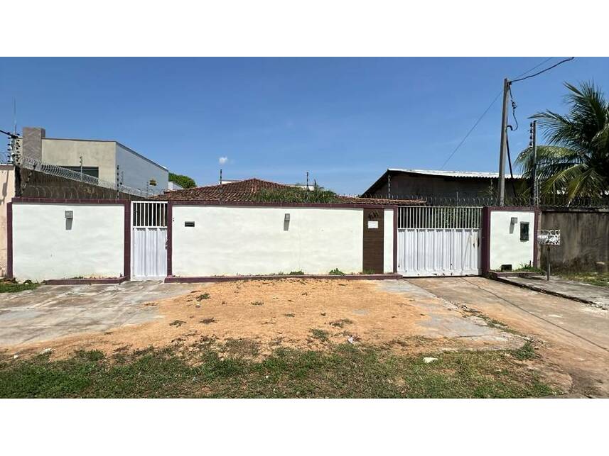 Casa em leilão com 2 quartos e 2 banheiros