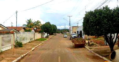 Casa com 3 quartos, edícula 2 quartos, área construída ampla