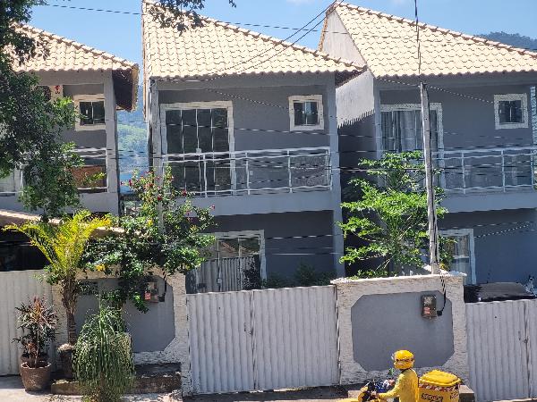 Casa com 2 quartos, 1 banheiro, 1 vaga e 72,79m² construída