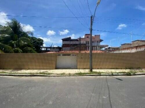 Casa em condomínio com 2 quartos e 3 banheiros em Maceió