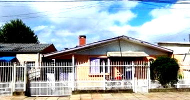 Casa Padrão em Caxias do Sul com 2 Quartos e 4 Banheiros