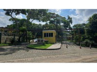 Casa com 204,89m² construída em condomínio, imóvel