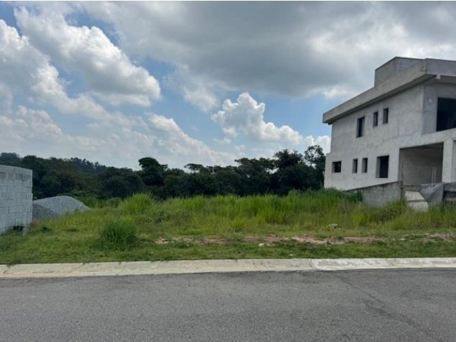 Terreno Urbano com 560m² em Santana de Parnaíba/SP
