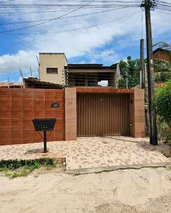 Casa ocupada com 168m² terreno e 130m² construída