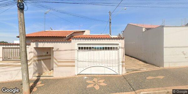 Casa com 2 quartos e piscina em Descalvado/SP