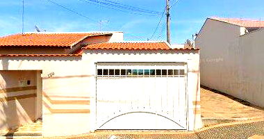 Casa com 2 quartos e piscina em Descalvado/SP