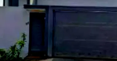 Casa padrão com 3 quartos, 2 banheiros, 1 vaga, 176m² construída, ocupada