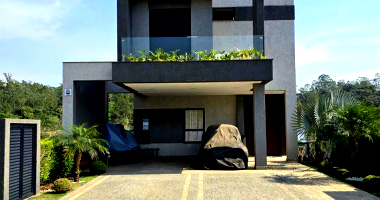Direitos sobre Sobrado com 250 m², garagem, piscina e churrasqueira