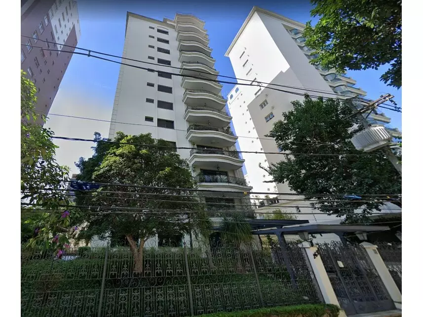 Apartamento Duplex com 3 Quartos e 4 Vagas em Leilão