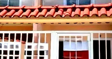 Casa padrão ocupada com 1 vaga e 82m² construída