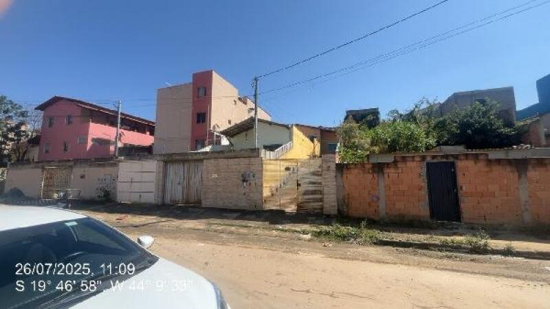 Casa com 2 quartos em Esmeraldas/MG