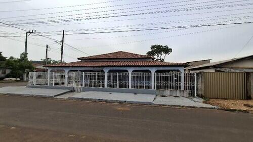 Casa 3 quartos, 2 banheiros, 304m² construídos em 416m² de terreno