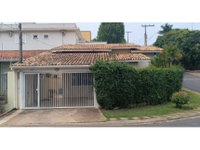 Casa em leilão com 3 quartos em Atibaia