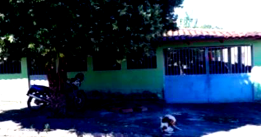 Espaçosa Casa Ocupada com 217m² Construída e 360m² Terreno